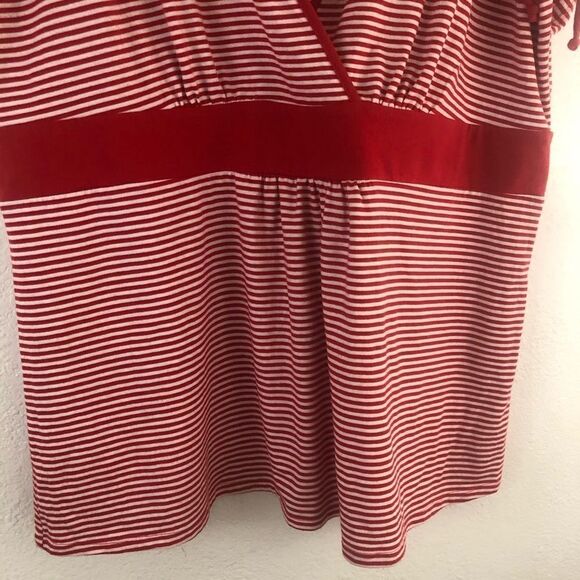 Torrid red white Striped ruched sleeve peplum top - Picture 4 of 6
